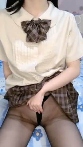 50743颜值区优质清纯系嫩妹玩大转盘，撩起短裙黑丝肥臀，没穿内裤超嫩小穴，小尺度诱惑，抬起双腿若隐若现，极度诱惑 new